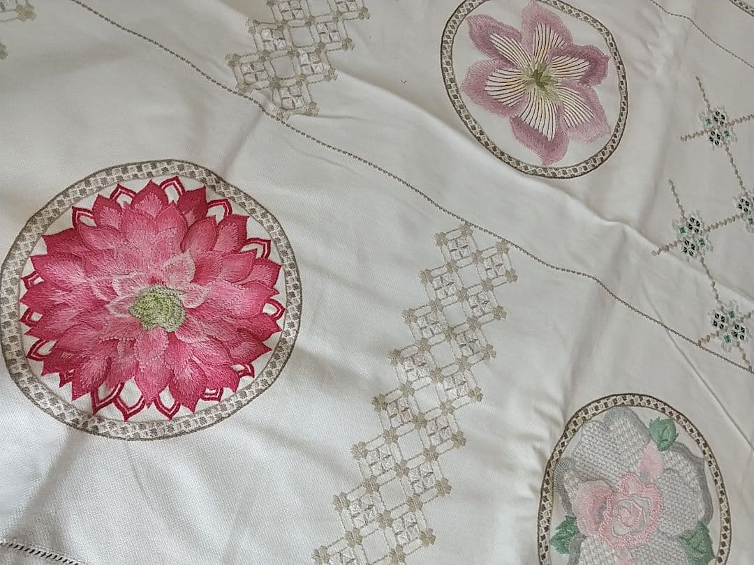 刺繍☆テーブルセンター(特大▪フラワー)