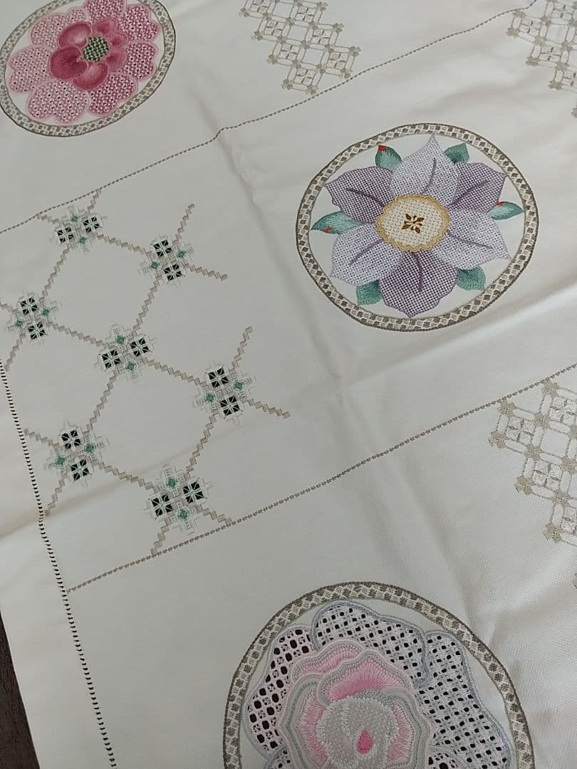 刺繍☆テーブルセンター(特大▪フラワー)