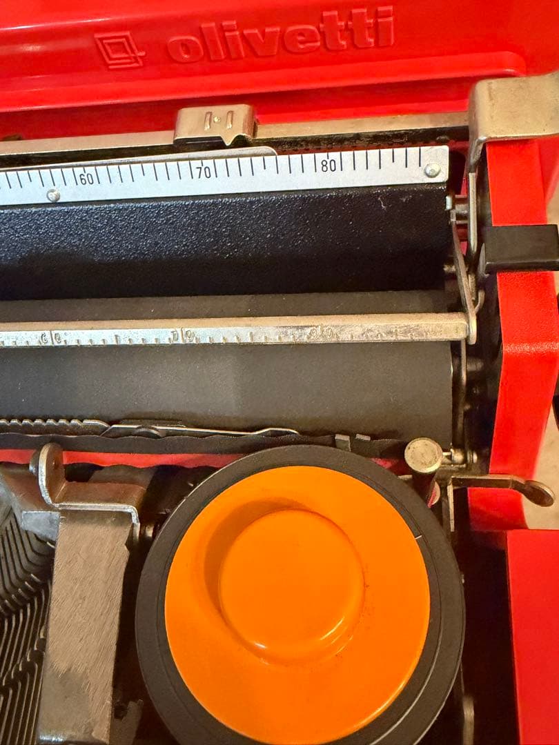 Olivetti Valentine オリベッティ タイプライター 赤バケツ