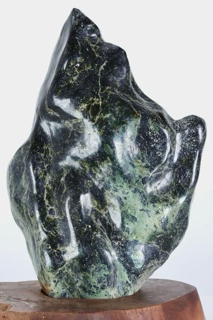 ネフライト 蛇紋石 蛇紋岩 立石 鑑賞石 台座付 5.7kg 水石 景石 原石