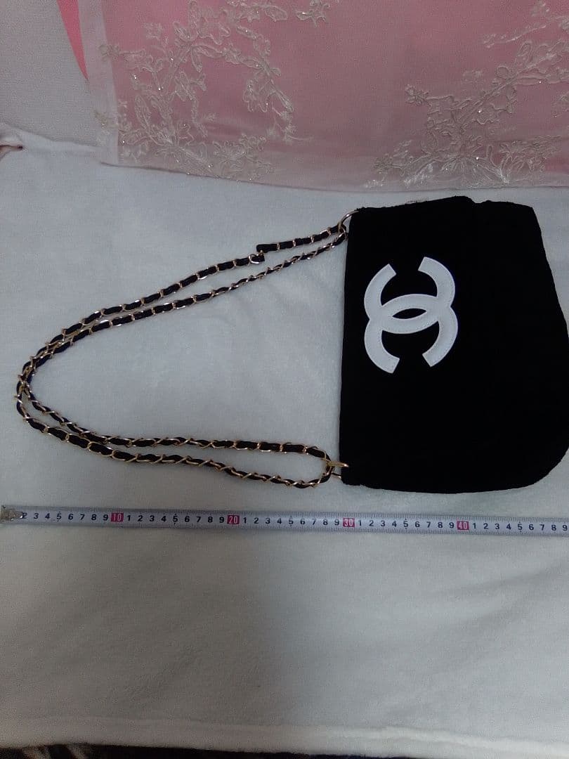 CHANEL ノベルティショルダーバッグ ブラックロゴ入り - メルカリ
