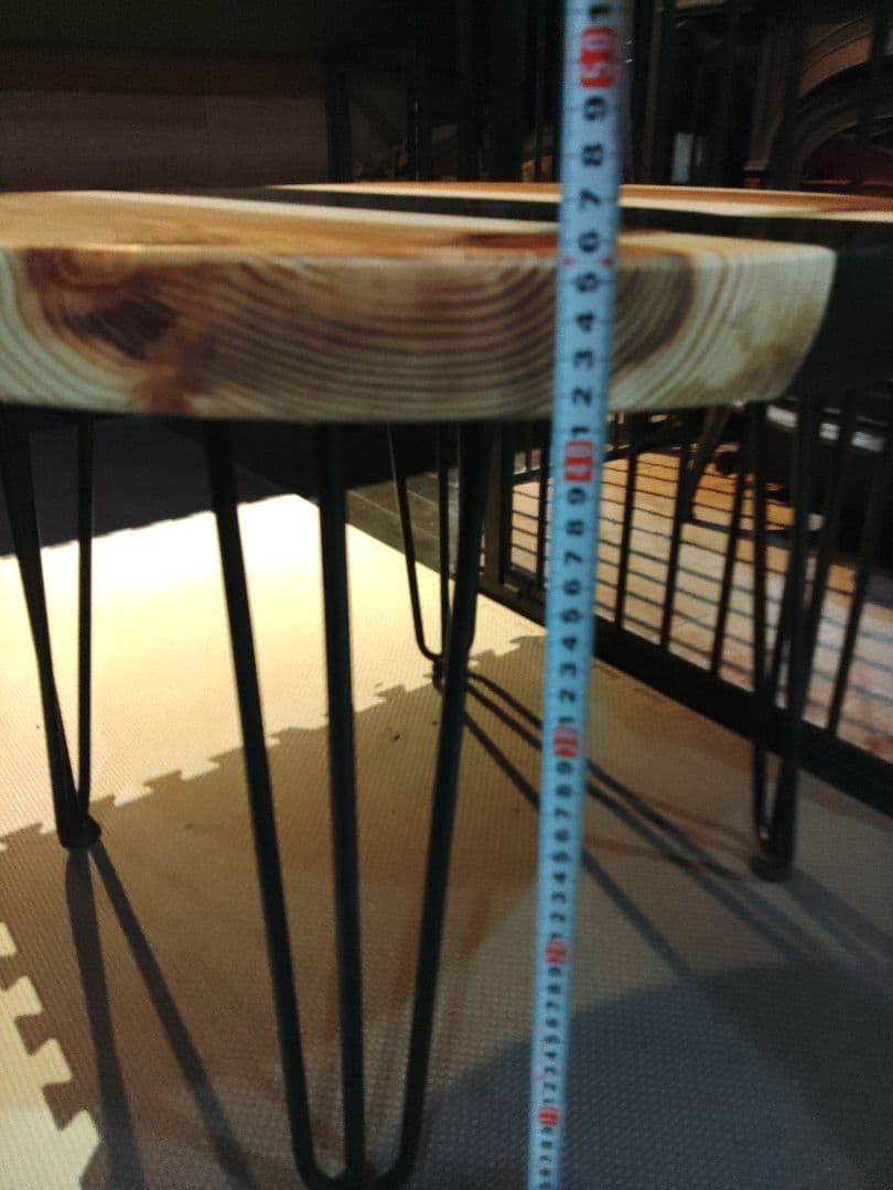 杉とブラックレジンのテーブル