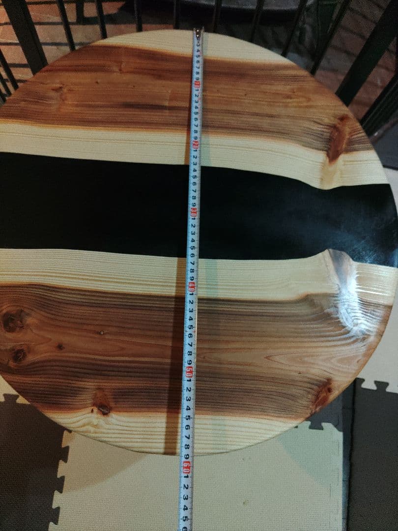 杉とブラックレジンのテーブル