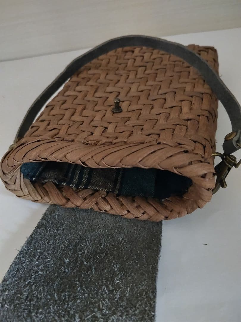 山葡萄のポシェット、スマホ入れ