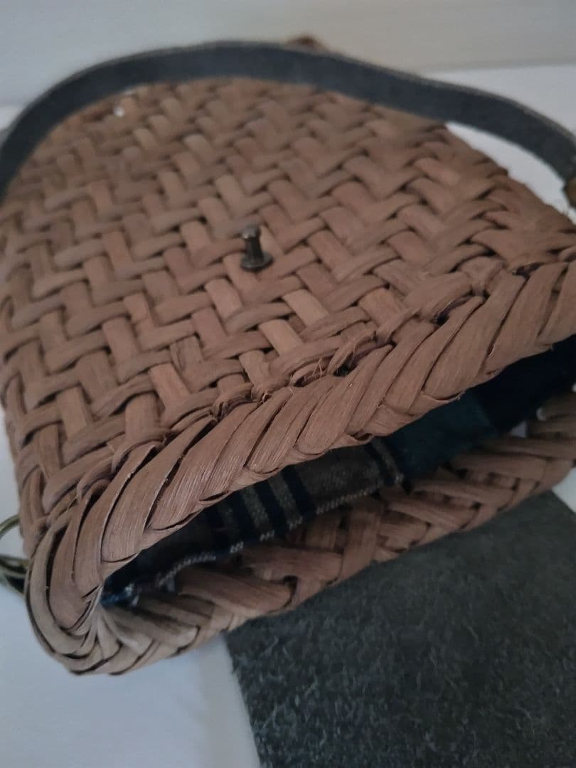 山葡萄のポシェット、スマホ入れ