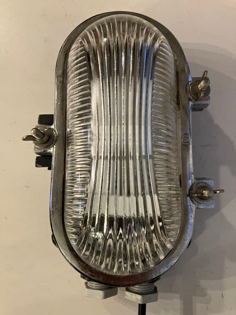 インダストリアル　ウォールランプ