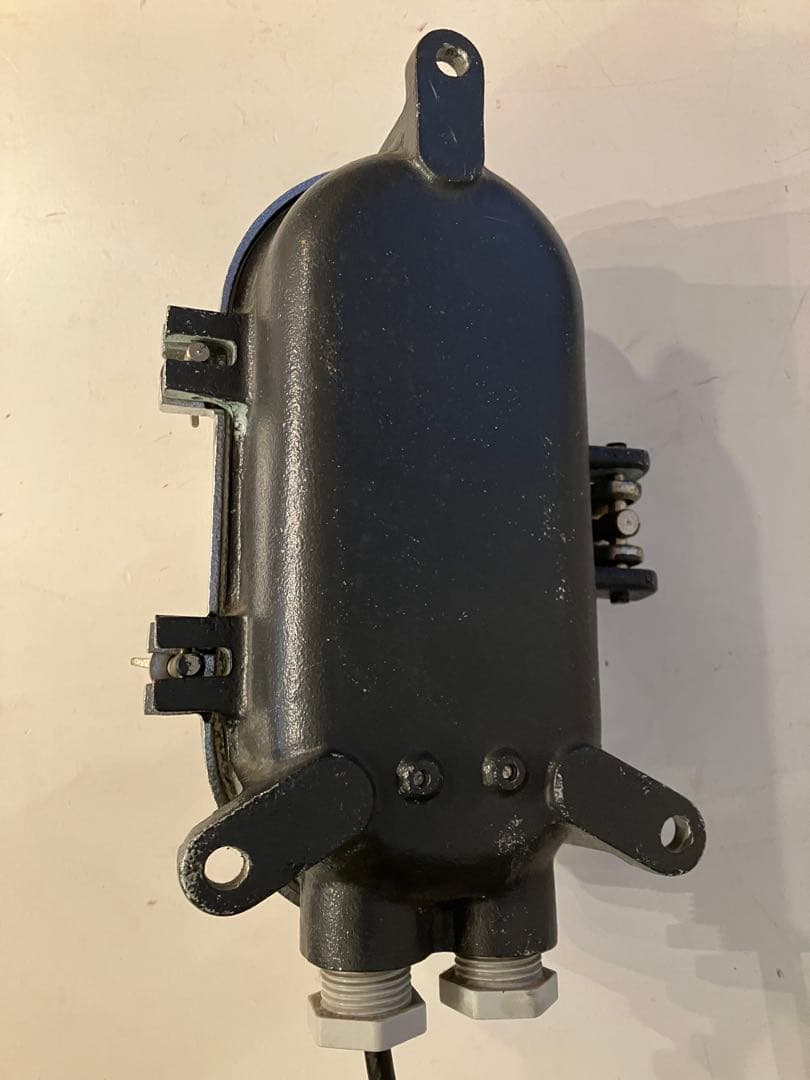 インダストリアル　ウォールランプ