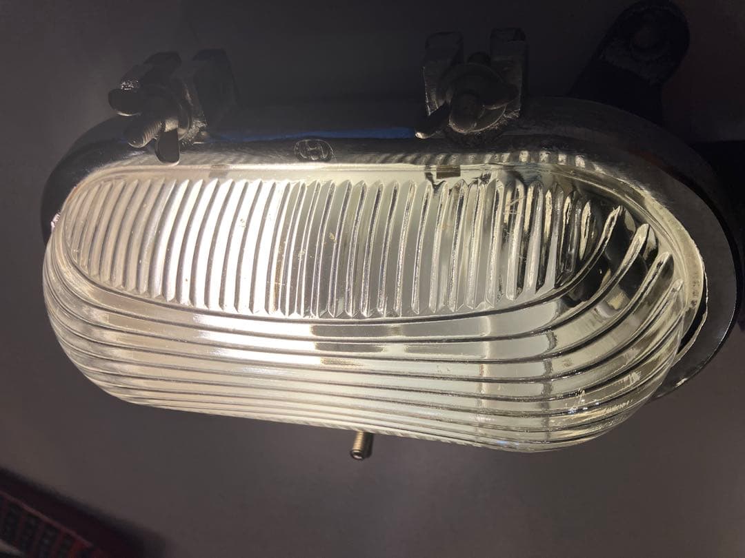 インダストリアル　ウォールランプ