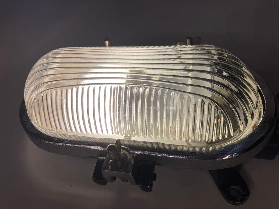 インダストリアル　ウォールランプ