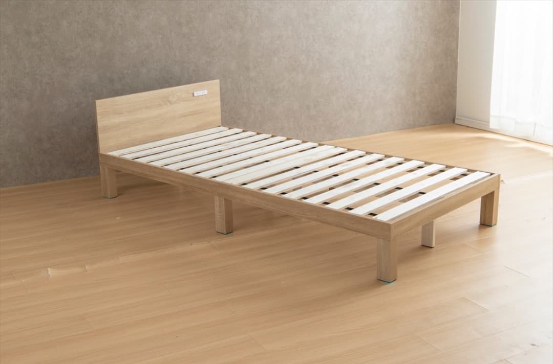 【新品未使用】コンセント付きすのこベッド 天然木 木製 シングル フレームのみ