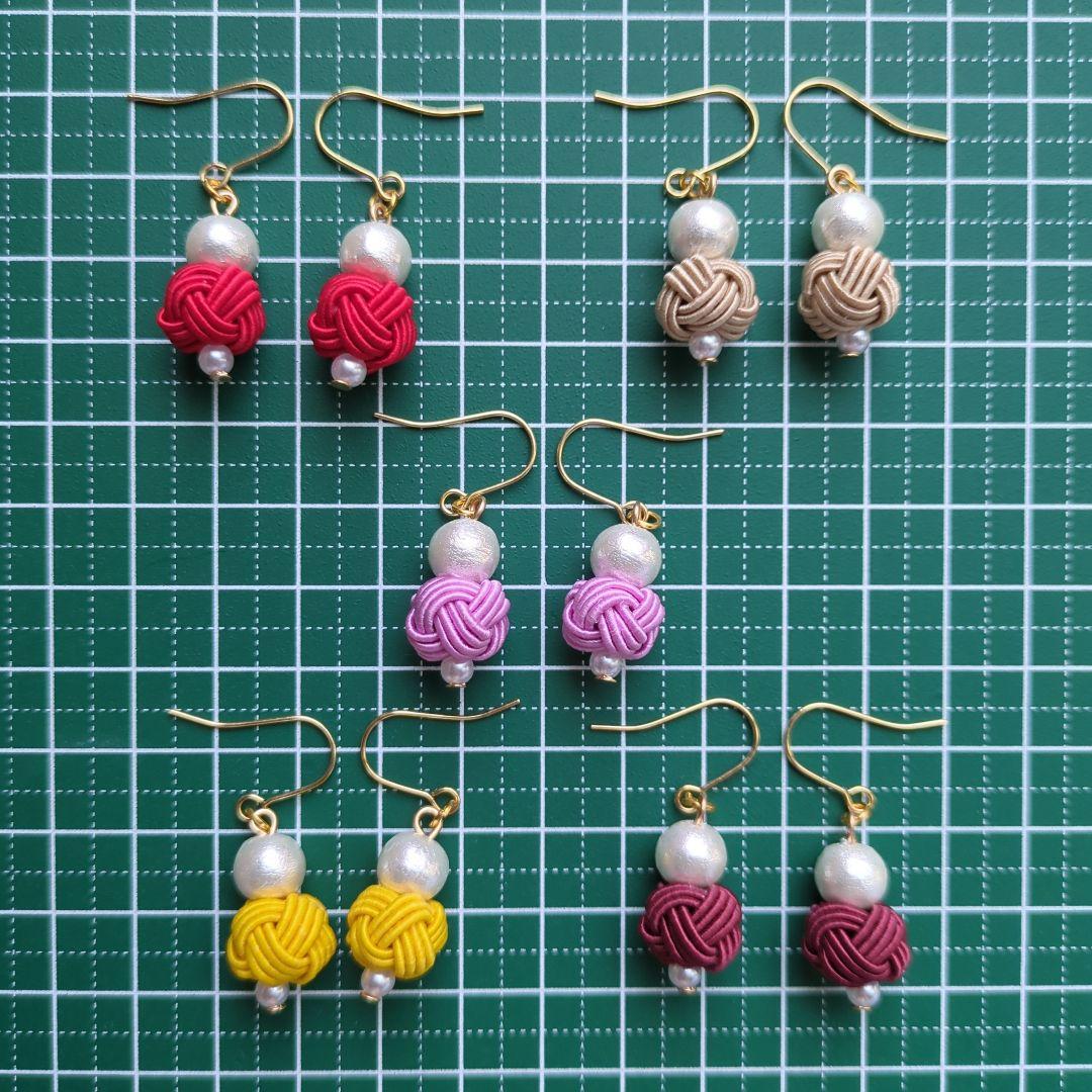 《ゆあ》玉結びの小さな水引ピアス(イヤリング)　ハドメイド水引アクセサリー
