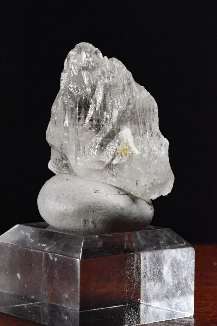 パキスタン スカルドゥ産 エッチングトパーズ