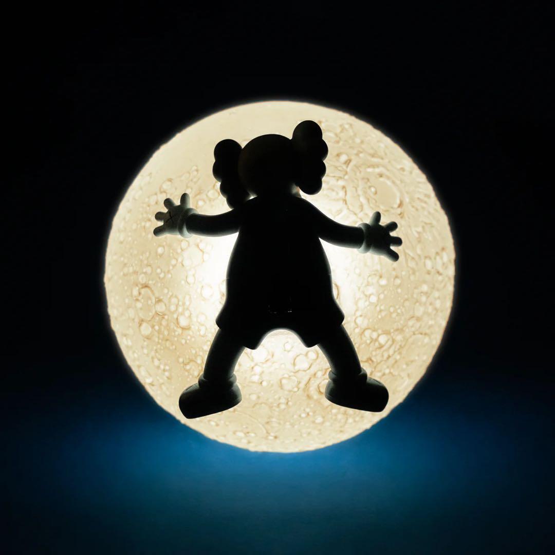 KAWS BIG MOON HOLIDAY ライト　月