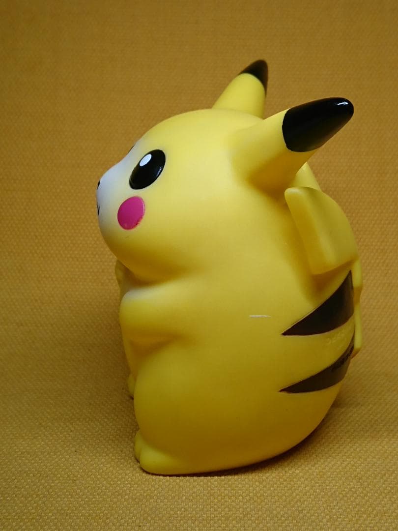 【美品】ピカチュウ　フィギュア　置物　インテリア　工芸品　美術品　A1133