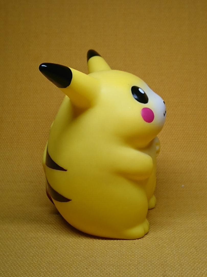 【美品】ピカチュウ　フィギュア　置物　インテリア　工芸品　美術品　A1133
