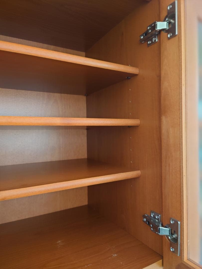 木製食器棚・キッチンボート・カップボード（左側）