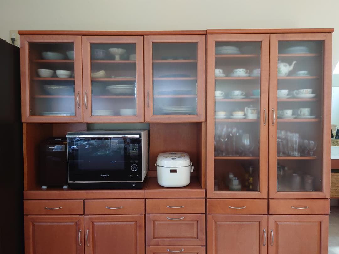 木製食器棚・キッチンボート・カップボード（左側）