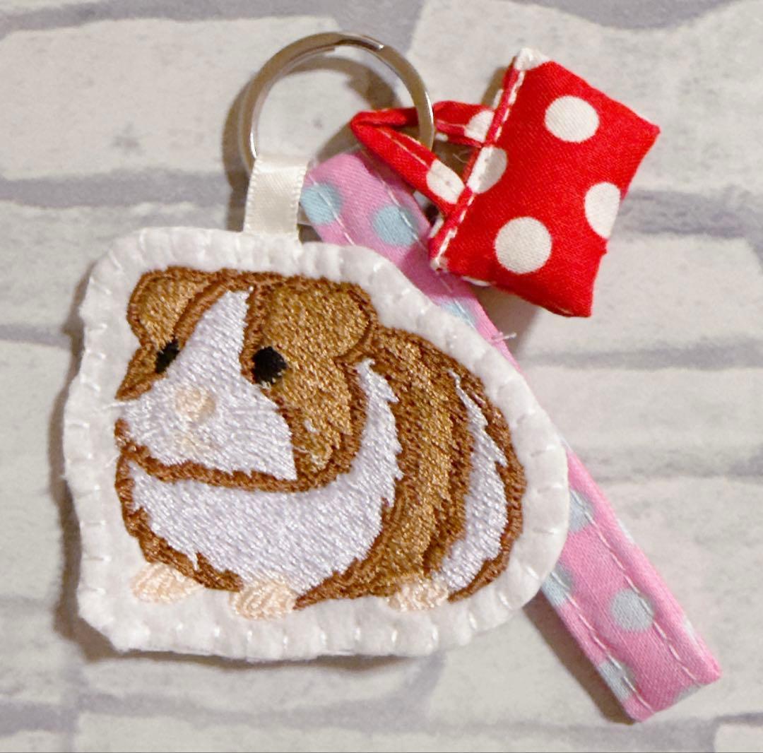 専用　ハンドメイド　刺繍　モルモット　ストラップ　バッグキーホルダー　うちの子