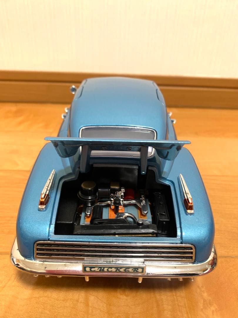 1949 Tucker ミニカー 1:18 ロードレジェンド - メルカリ