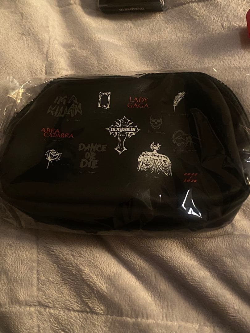 Lady Gaga VIP Gold Merch - 2026年 VIPギフト - メルカリ