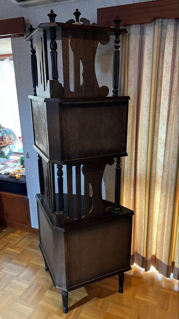 ※最終処分価格10/13まで　アンティーク調 コーナーキャビネット 飾り棚