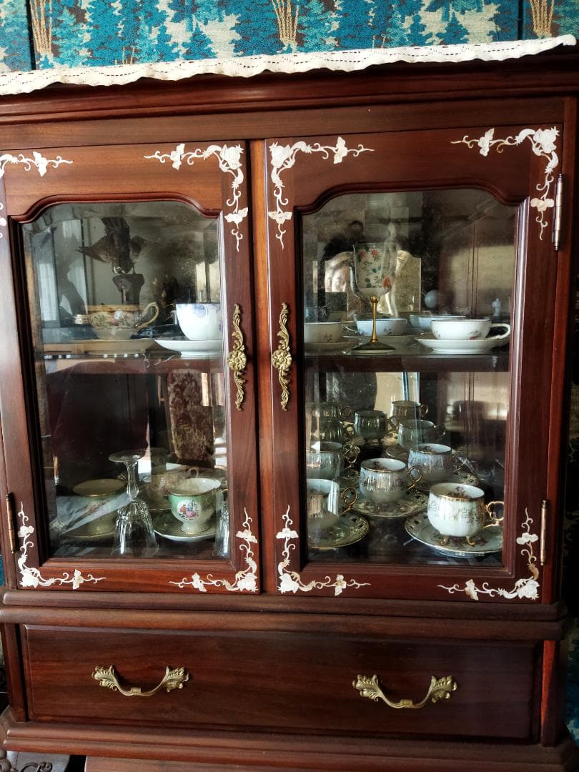 飾り棚、食器棚