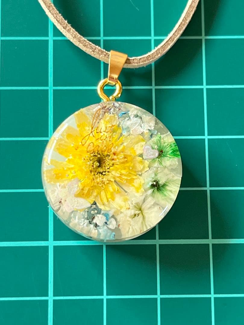A254 マトリカリア レジンネックレス - メルカリ