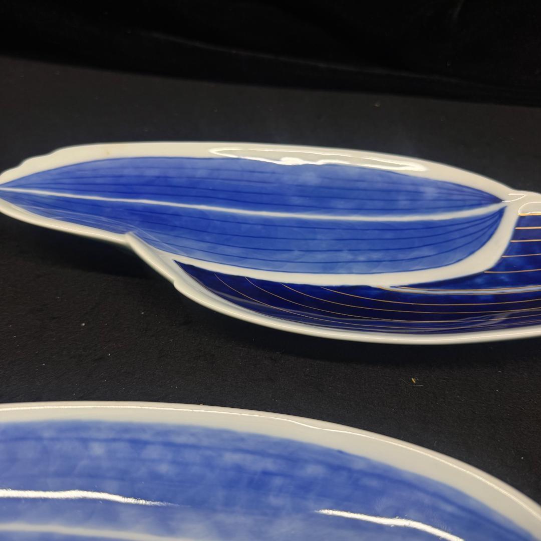 深川製磁　染付山帰来葉形皿　2枚 29cm