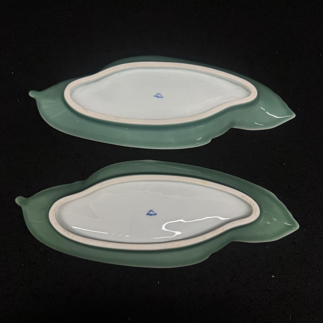 深川製磁　染付山帰来葉形皿　2枚 29cm