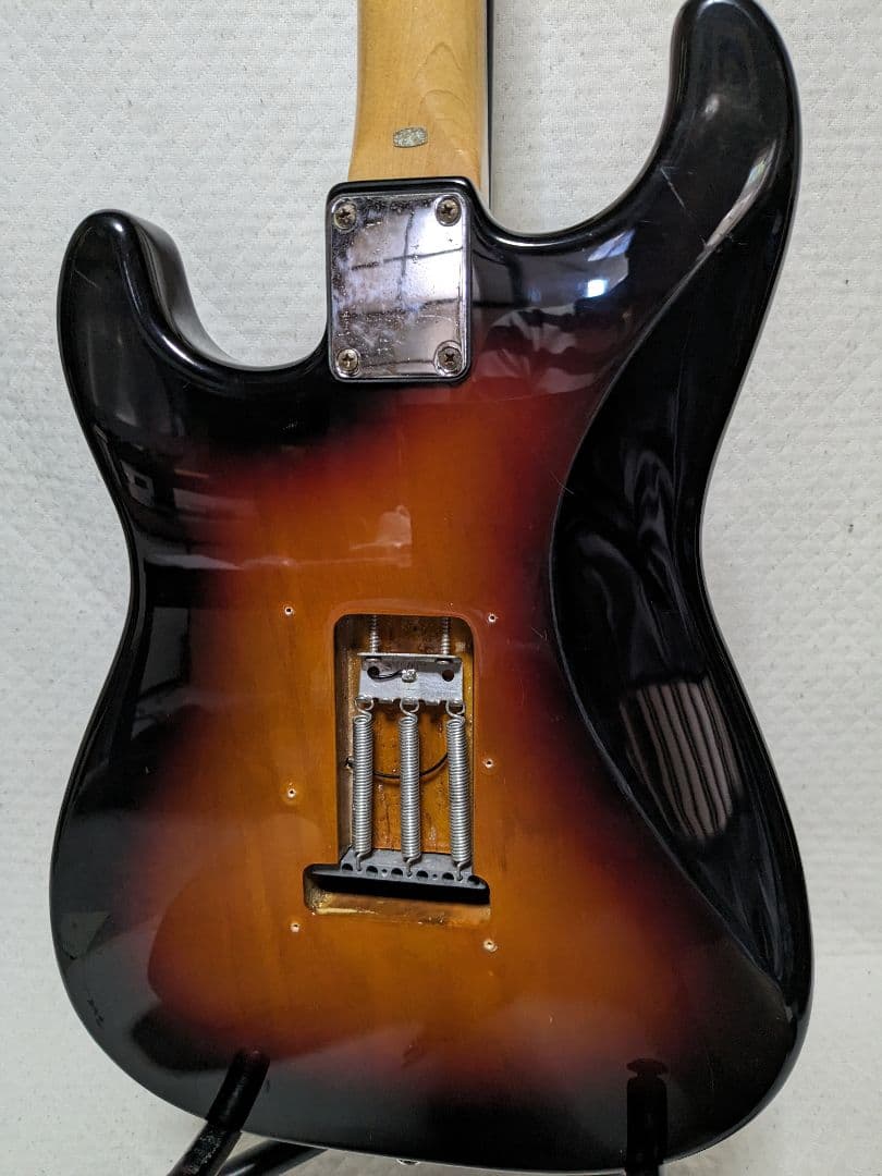 バッカス　ストラトキャスター　エレキギター　サンバースト　美品