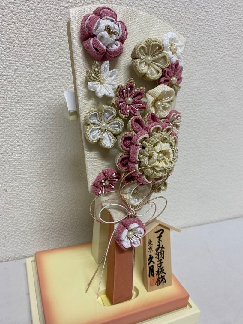 東京久月　つまみ細工羽子板・アクリルケース・間口約１７×奥行約１４×高さ約３３㎝