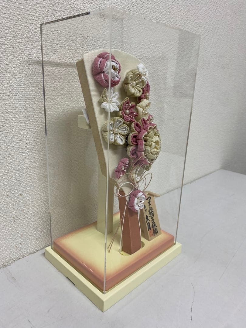 東京久月　つまみ細工羽子板・アクリルケース・間口約１７×奥行約１４×高さ約３３㎝