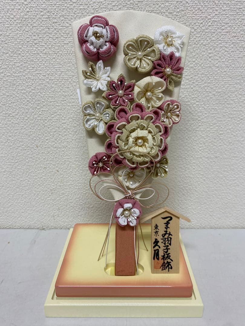 東京久月　つまみ細工羽子板・アクリルケース・間口約１７×奥行約１４×高さ約３３㎝