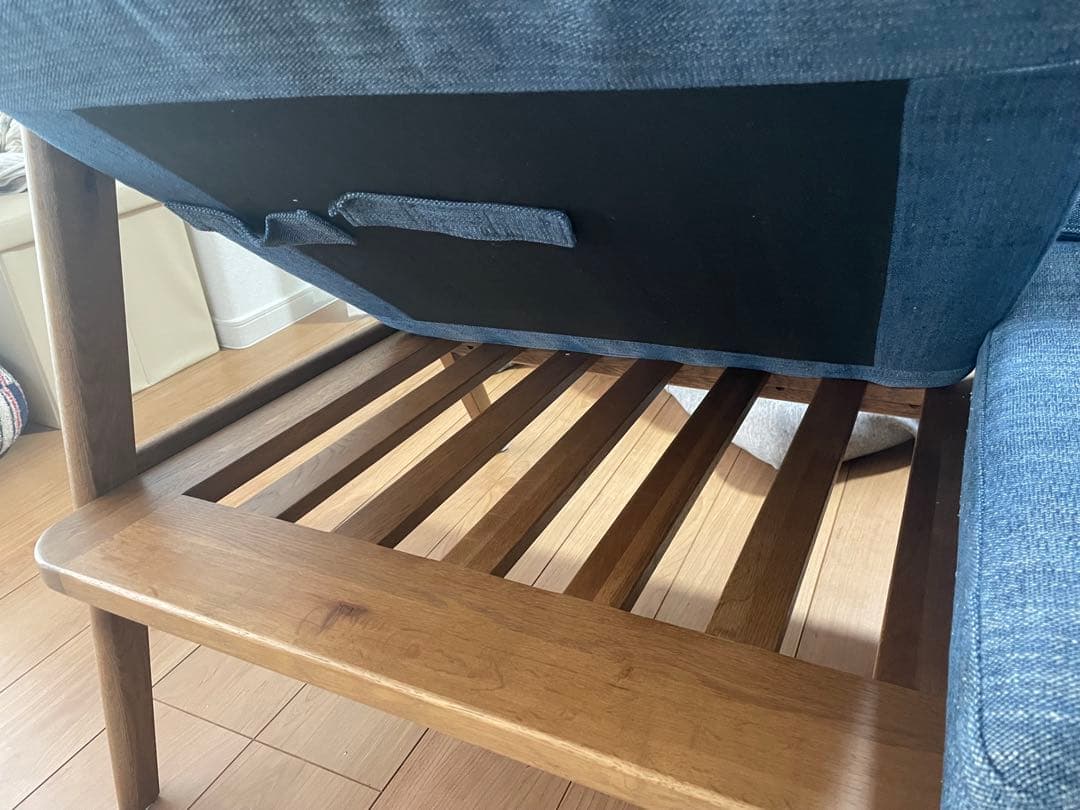 ブルー 布張り 木製フレーム ソファ