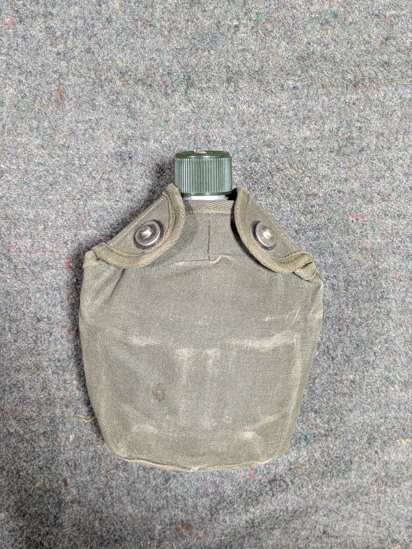 昭和自衛隊　1969年　水筒おおい（水筒カバー）Qマーク　実物　払い下げ　放出品