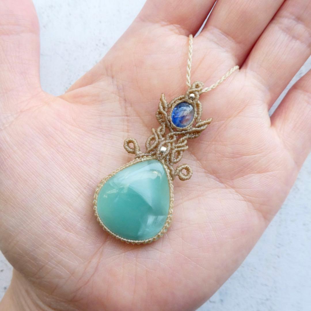 ヘミモルファイトとカイヤナイトのマクラメネックレス - メルカリ