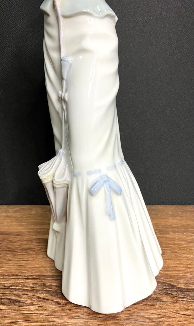 リヤドロ LLADRO 子犬を抱く貴婦人
