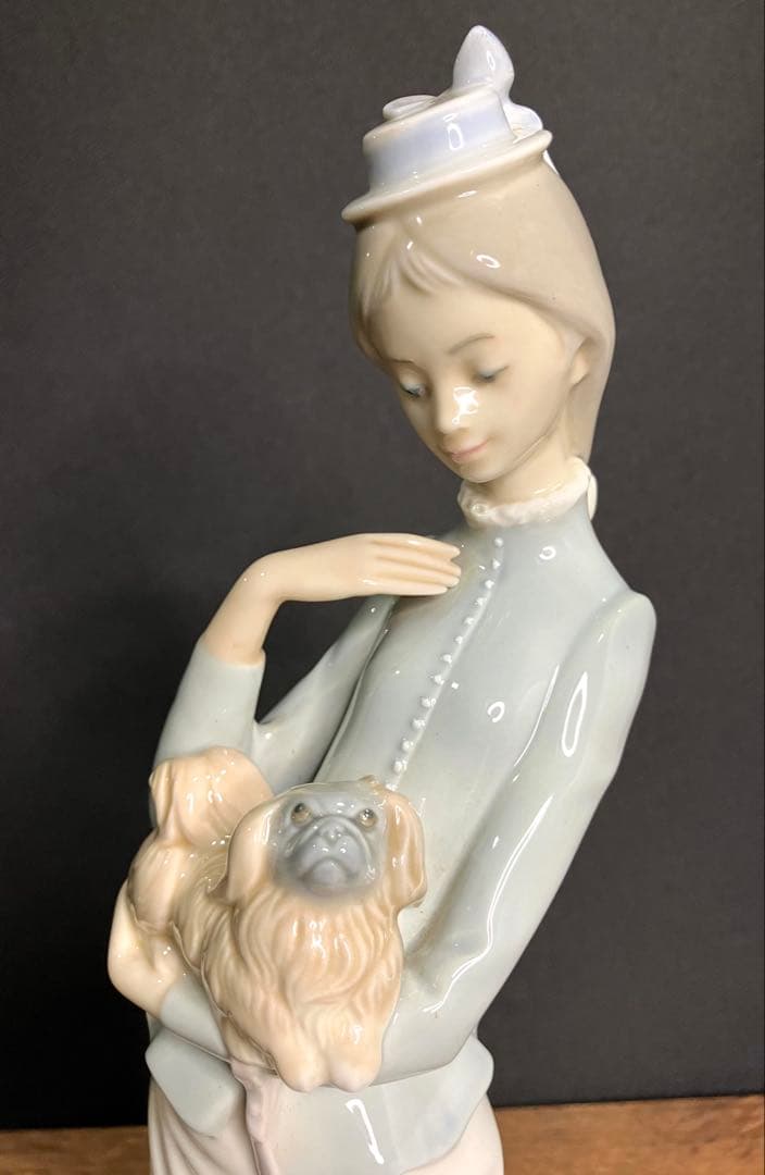 リヤドロ LLADRO 子犬を抱く貴婦人
