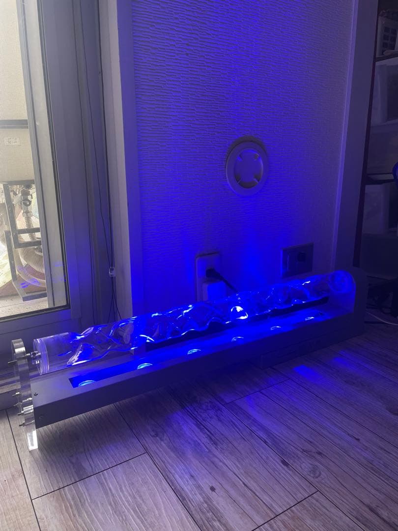 壁面間接照明　4色にゆらゆら切り替わる