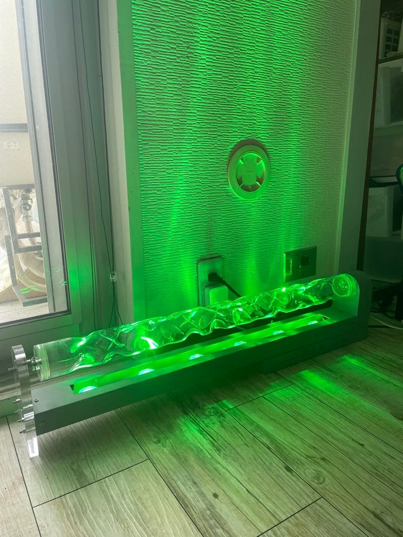 壁面間接照明　4色にゆらゆら切り替わる