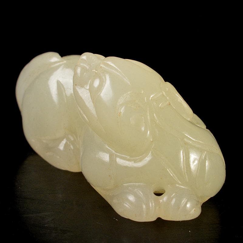 中国　玉石白玉彫刻　神獣刻　根付　紙鎮　置物　C　7084E