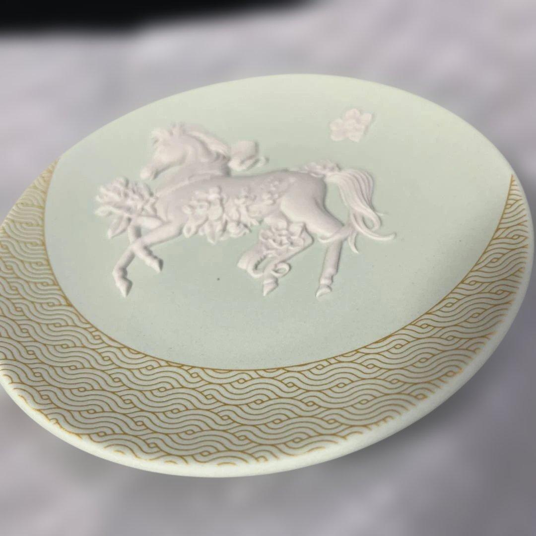 新品］Wedgwoodジャスパー 干支トレイ 2026午年、馬 - メルカリ