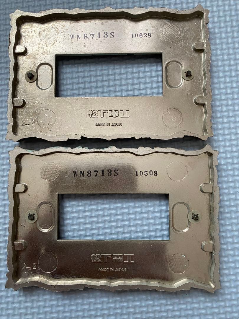 g*y様 アンティーク　コンセントカバー　三つ口