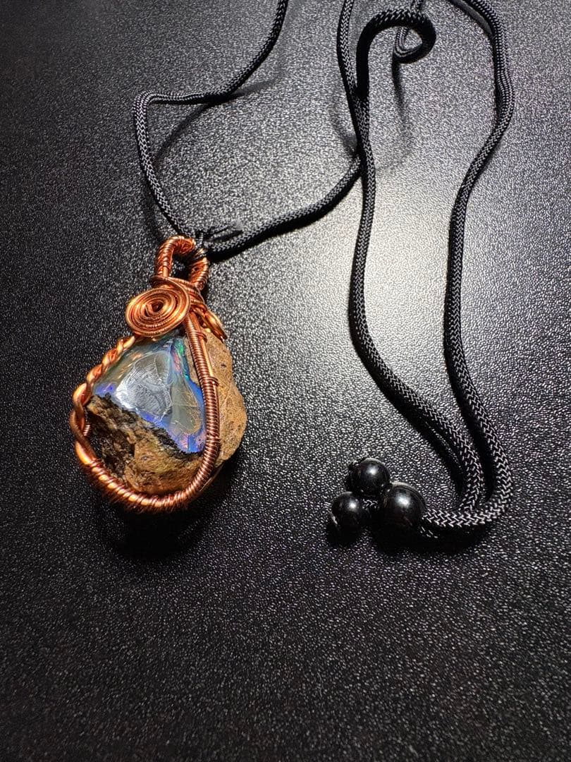 自然の美　エチオピアオパール　ペンダント　89.6ct