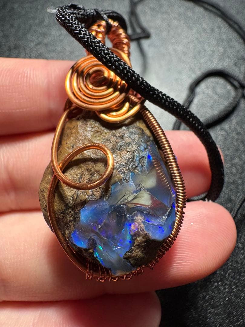 自然の美　エチオピアオパール　ペンダント　89.6ct