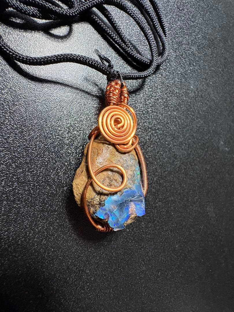 自然の美　エチオピアオパール　ペンダント　89.6ct