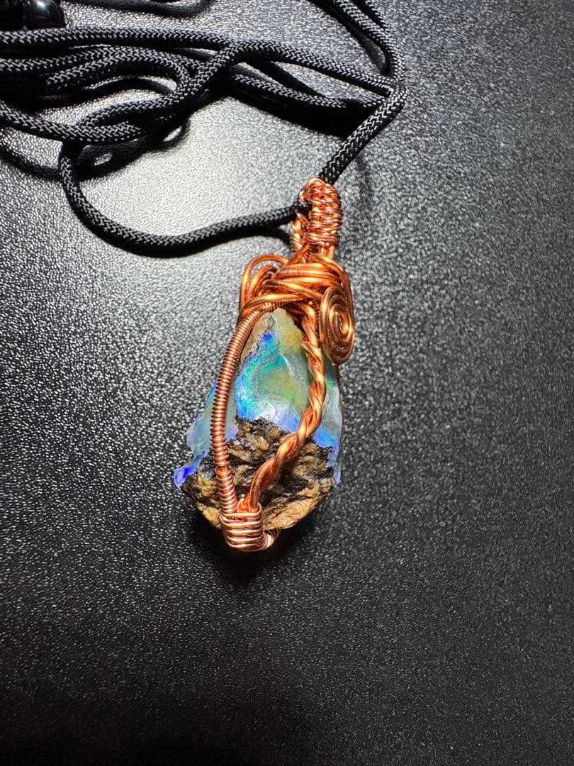 自然の美　エチオピアオパール　ペンダント　89.6ct