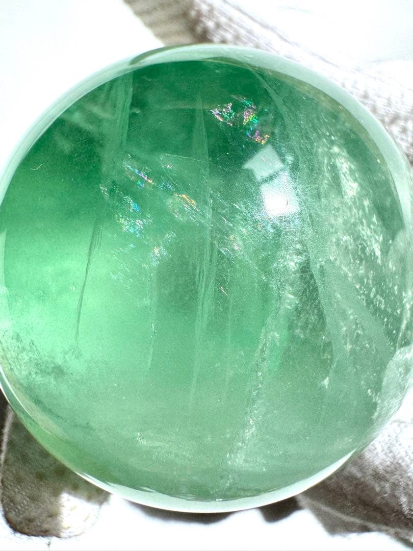 虹入り キャンディフローライト スフィア 53.6mm 金属台座付き