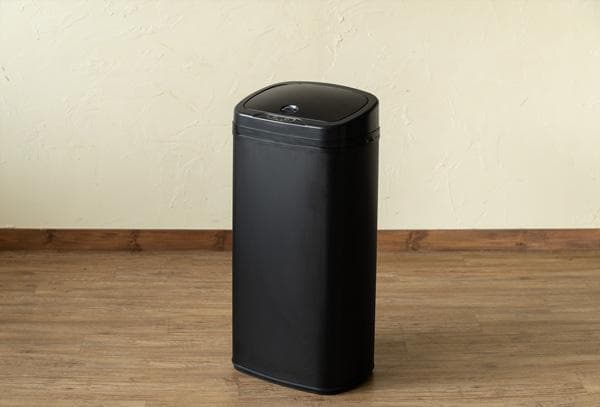 《新品・送料無料》センサー自動開閉式ダストボックス　68L