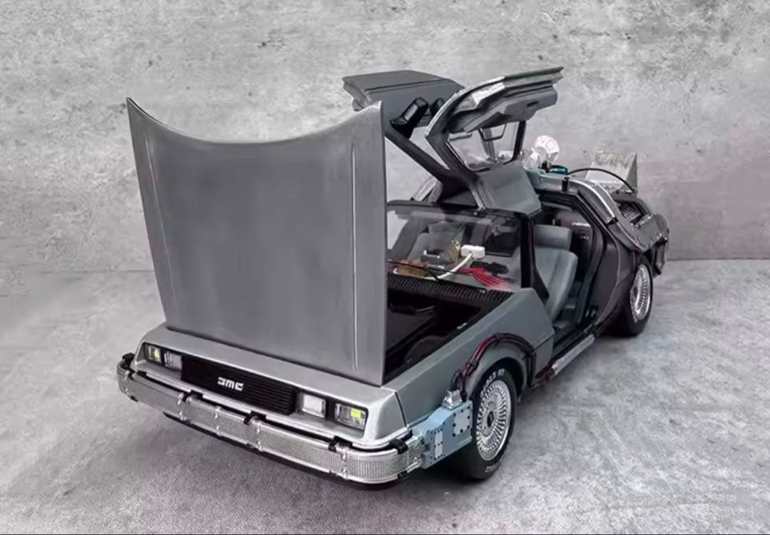 デロリアン 1/18スケール モデル Hot Wheels